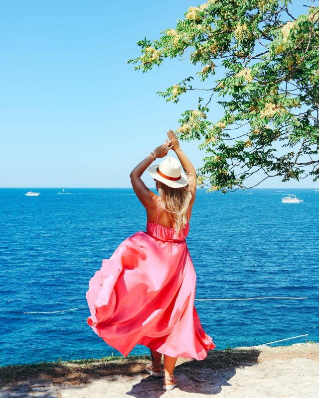 🌅☀️My soul belongs to summertime.☀️🌅
⁣
✄﹘﹘﹘﹘﹘﹘﹘﹘﹘﹘﹘﹘﹘﹘
#visitcroatia #croatia🇭🇷 #vitaminsea🌊 #rovinj #visitistria #croatiatravel #mik #instahun #womenwhoexplore #ladiesgoneglobal #hungary🇭🇺 #travelgirlsgo #womantravel #travelgirls #magyarinsta #darlingescape #travelbloggers #journeysofgirls #dametravel #summerlook #croatiapostcards #croatialove #charmingplaces #istria #europedestinations #darlingplaces #nyár #summerdays #girlaroundtheworld