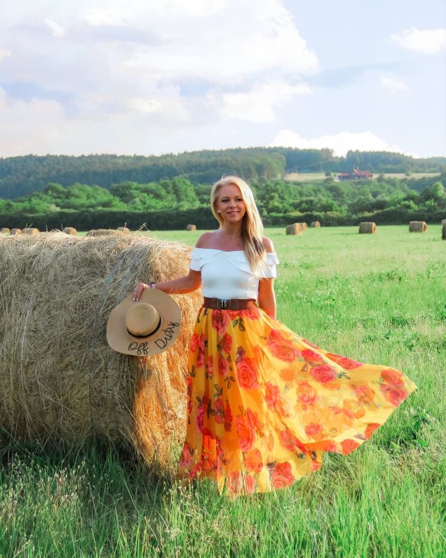 🌾Ősᴢ ᴠᴀɢʏ ᴛᴀᴠᴀsᴢ? ☀️
 Viszlát nyár - Jó volt veled! 😉❤️
⁣
❓Melyik csapathoz tartoztok?
⁣
👗@chicwish {pr ajándék}
✄﹘﹘﹘﹘﹘﹘﹘﹘﹘﹘﹘﹘﹘﹘
#szalmabála #haybale #reklám #strawbale #portraitphotography #magyarlanyok #hungariangirl #napraforgo #sheisnotlost #journeysofgirls #topeuropephoto #igbudapest #budapeste #hungary_gram #hungary🇭🇺 #ighungary #magyarinsta #magyarország #darlingescape #dametravel #damestravel #followmeto #femmetravel #thetravelwomen #wearetravelgirls #girlaroundtheworld #prettylittletrips #travelgirlsgo #womantravel #travelgirls